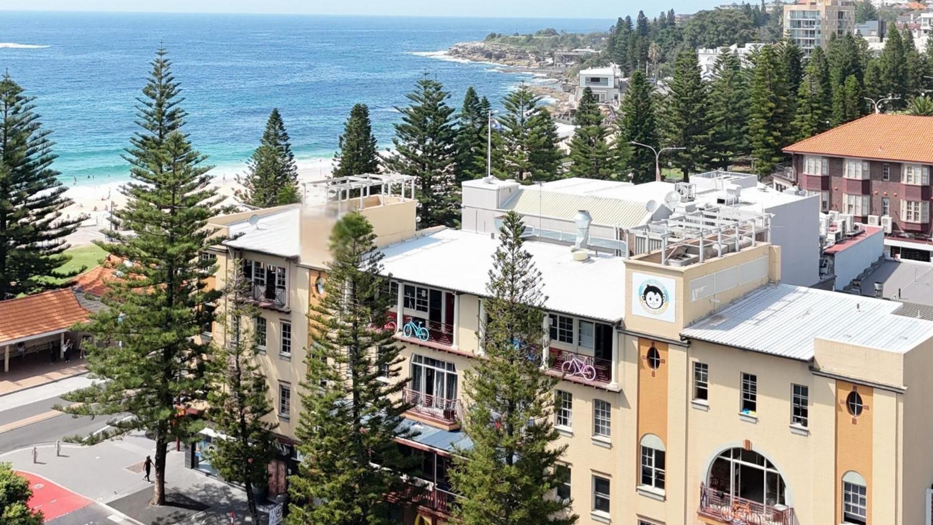 Mad Monkey Coogee * Randwick