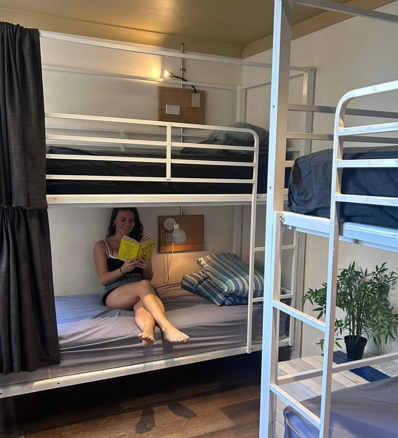 Mad Monkey Coogee Hostel *