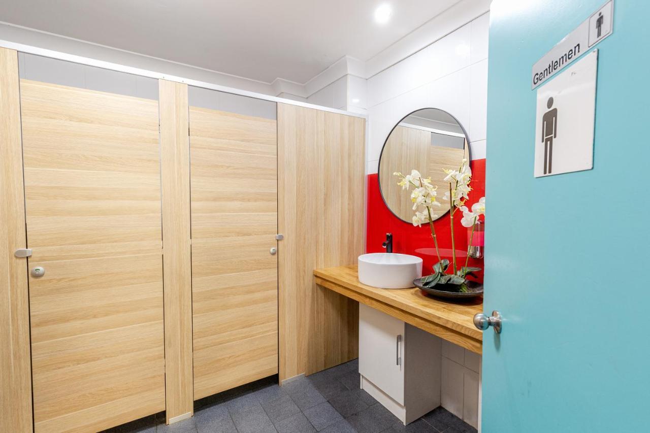 Mad Monkey Coogee Hostel